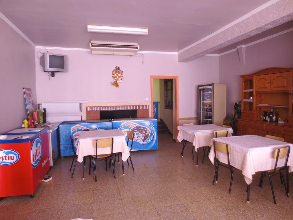 Hostal Roca Fayon Ngoại thất bức ảnh