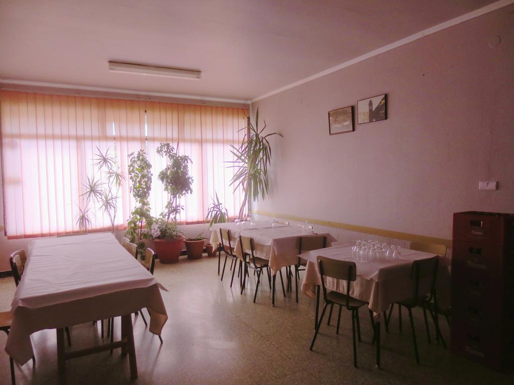 Hostal Roca Fayon Ngoại thất bức ảnh