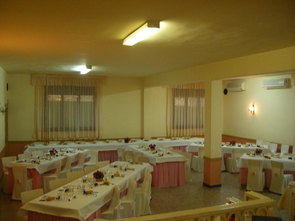 Hostal Roca Fayon Ngoại thất bức ảnh
